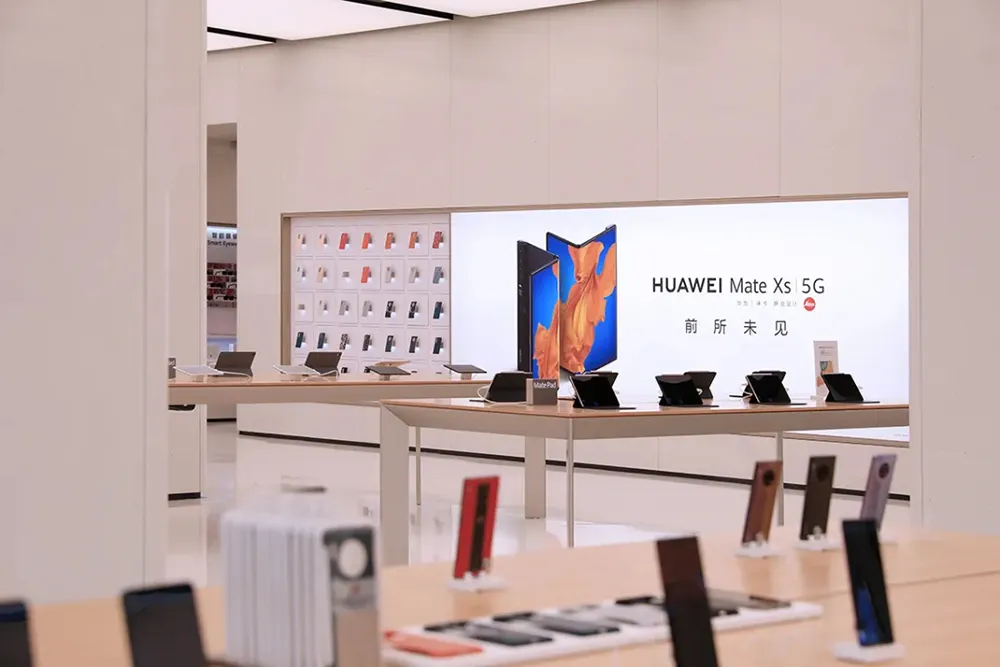 Yaham installed 7 pcs led displays for Huawei Flagship Store in Shanghai - yaham