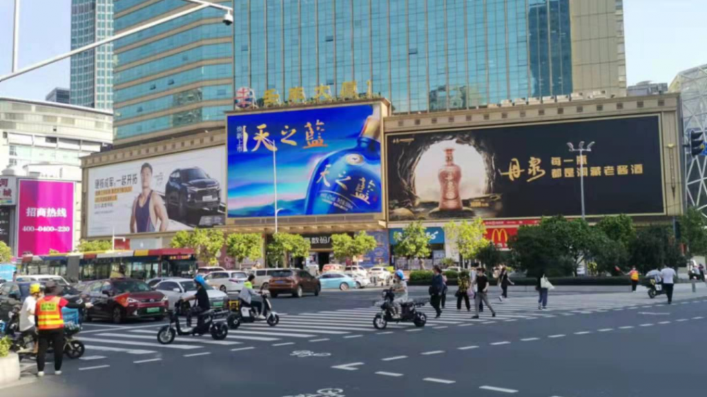 Guangzhou led display king was born! Naked eye 3D big screen debut - yaham