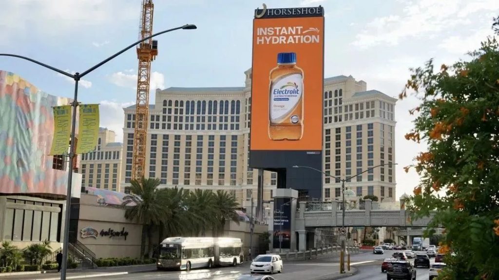 New Las Vegas Boulevard Landmark! Y Optics Creates 180-Foot Icon! - yaham