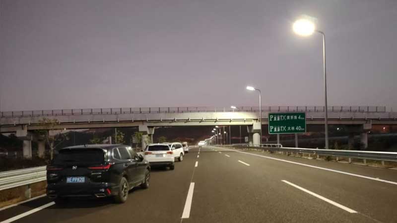 Yaham Traffic Lights up the Huangmaohai Link - yaham