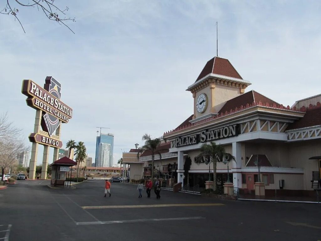 Three sided corner LED outdoor screen | YAHAM empowers digital revitalization at the entrance of Palace Station in Las Vegas - yaham